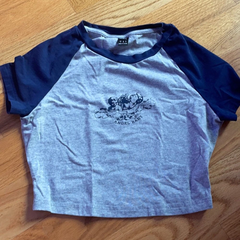 A cropped two-tone shirt